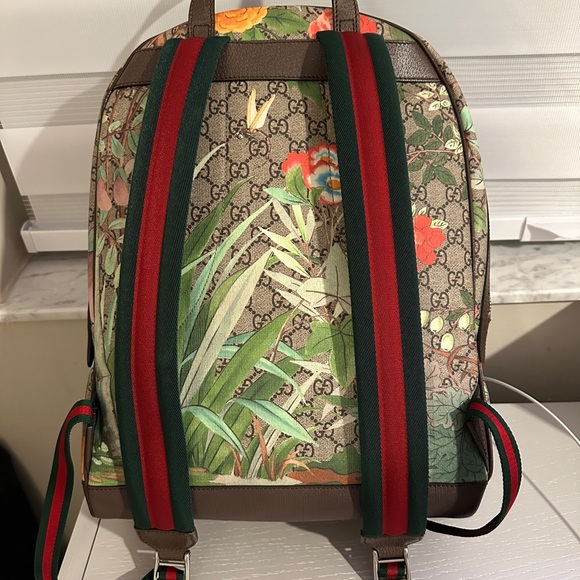 Gucci Tian GG Supreme Backpack
Monogram GG Floral Pattern Beige/Ebony/Multicolor - Picture 9 of 13